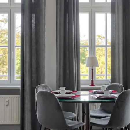 Old Town Comfy #18 By Bookinghost Posen