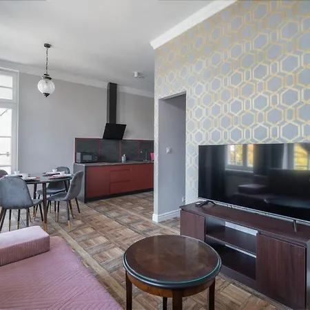 Old Town Comfy #18 By Bookinghost